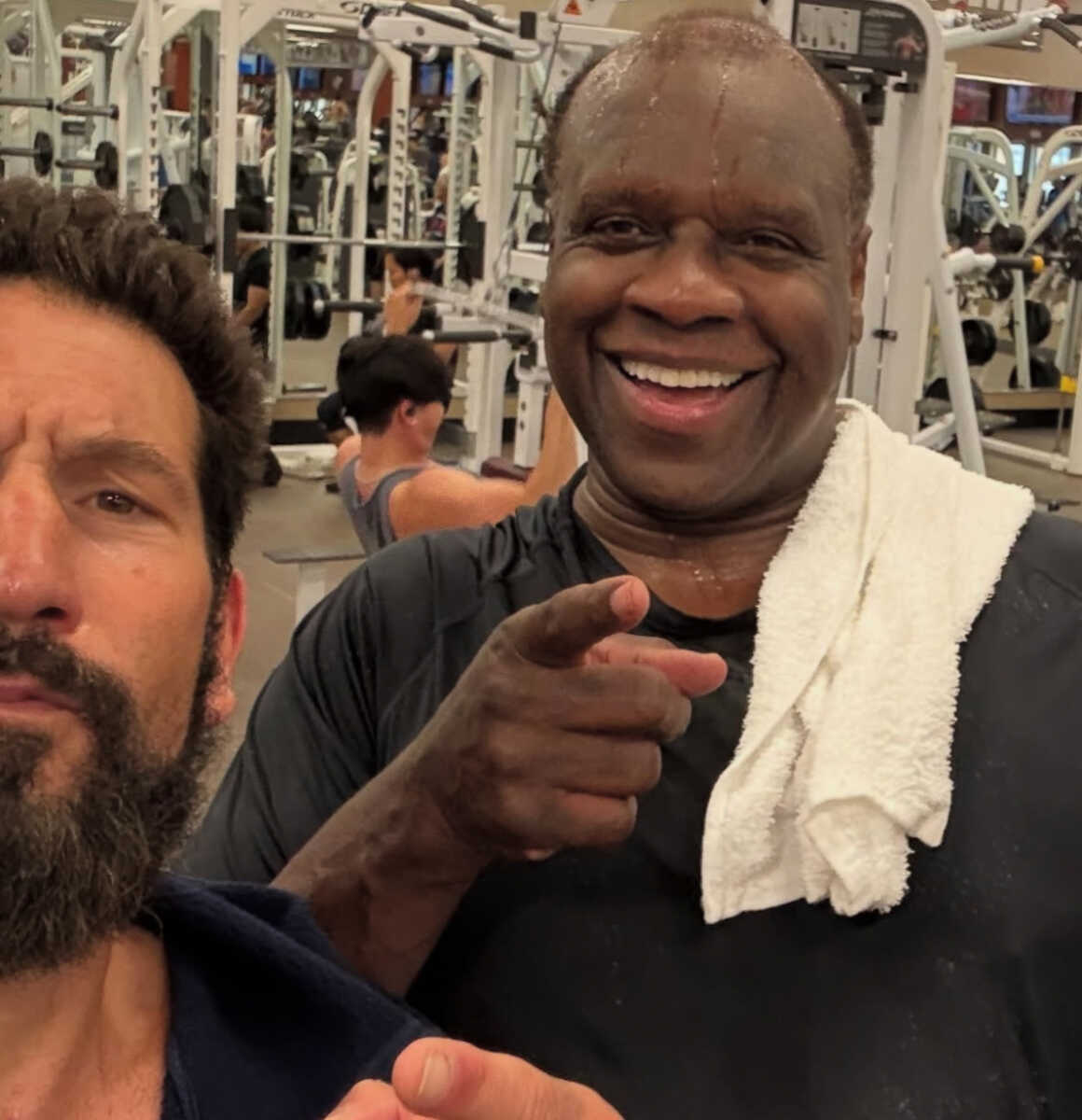 Jon Bernthal Shares Selfie with Redskins Legend Dexter Manley at Potomac Gym