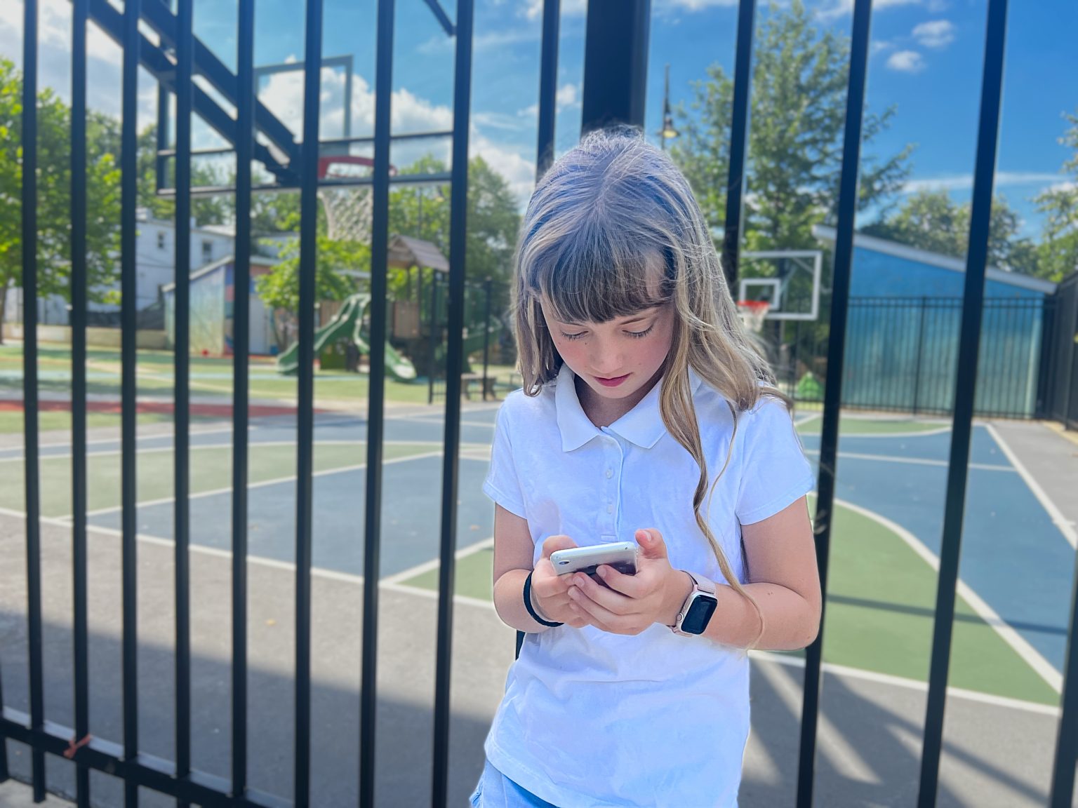 DC Moves to Ban Smartphones in Schools Amid Safety and Communication Concerns