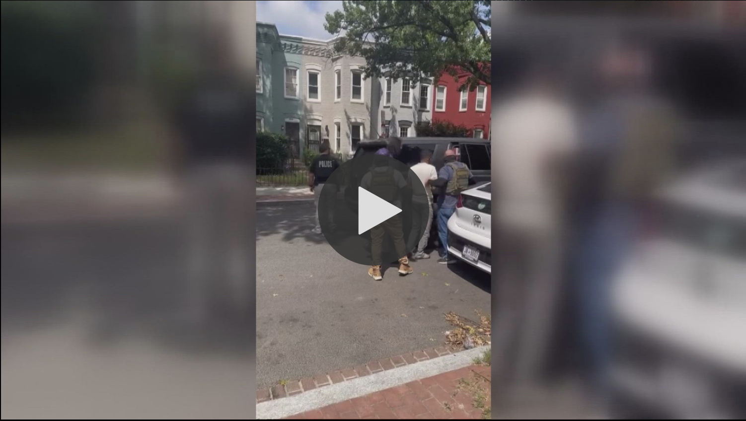 DC Resident Watches Federal Officers Arrest Uber Eats Driver Delivering His Lunch
