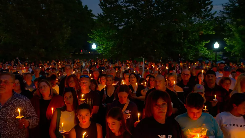 Vigil for Charlie Kirk Draws Hundreds to Orange County Courthouse